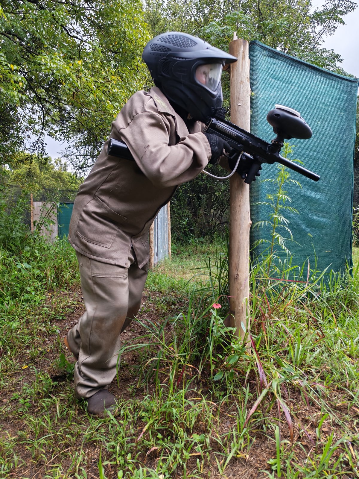 Player using a barrier for cover while lining up a shot